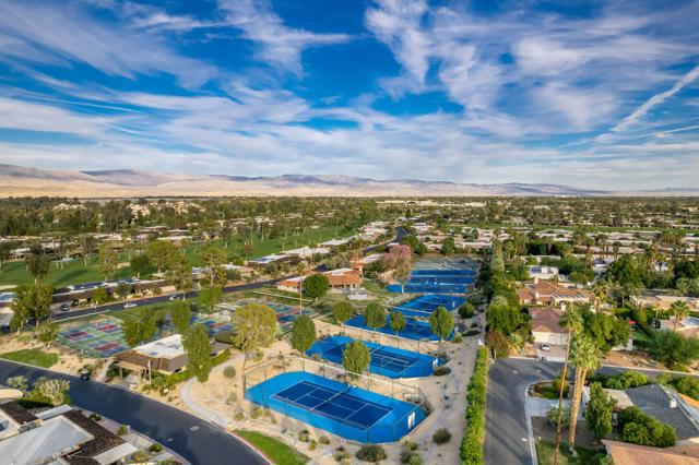 13 Duke Drive, Rancho Mirage CA: https://media.crmls.org/mediaz/973e5422-752e-4c2a-ba07-edab09fa247a.jpg