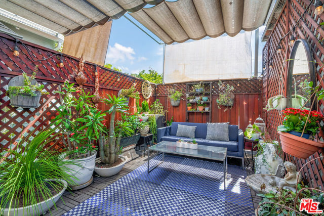 461 N St Andrews Place, Los Angeles CA: https://media.crmls.org/mediaz/973e95a0-162e-4f63-9a6d-a021e40c8fe2.jpg