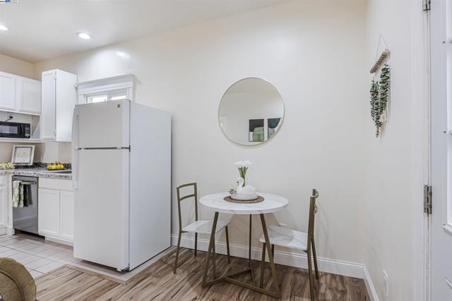 2211 24Th Ave, Oakland CA: https://media.crmls.org/mediaz/973f0259-8588-4737-bcaf-02e6e3b02216.jpg