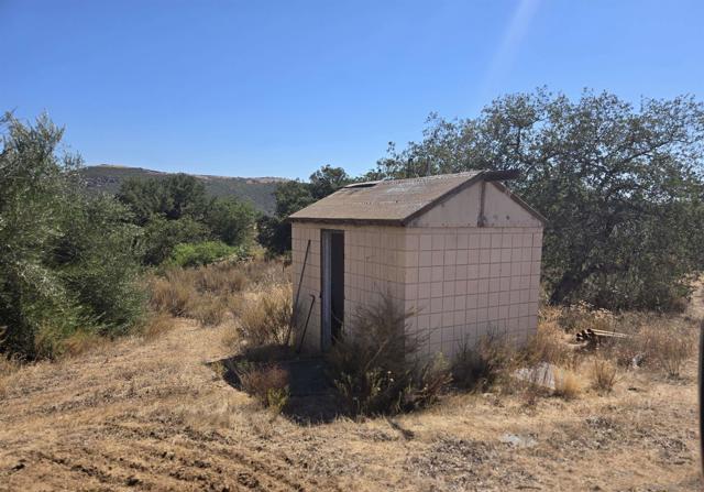 25861 E Old Julian Hwy, Ramona CA: https://media.crmls.org/mediaz/973f1851-fe93-4724-a672-6ce91b9d7ca4.jpg