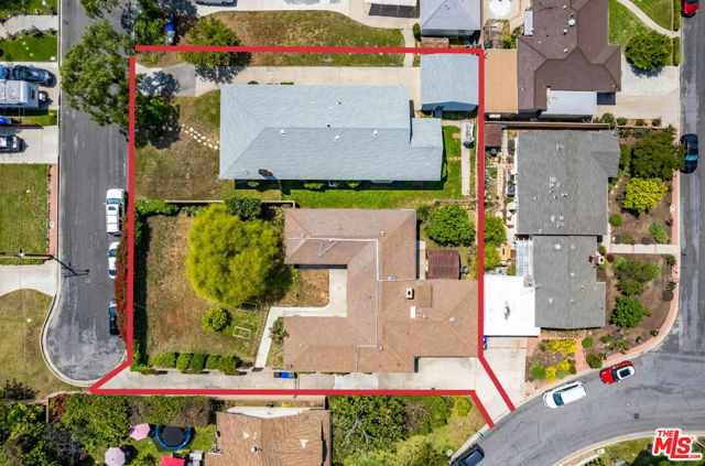 9855 Emperor Avenue, Arcadia CA: https://media.crmls.org/mediaz/973f2a0c-f86d-42f9-8f8a-a3944ef23770.jpg