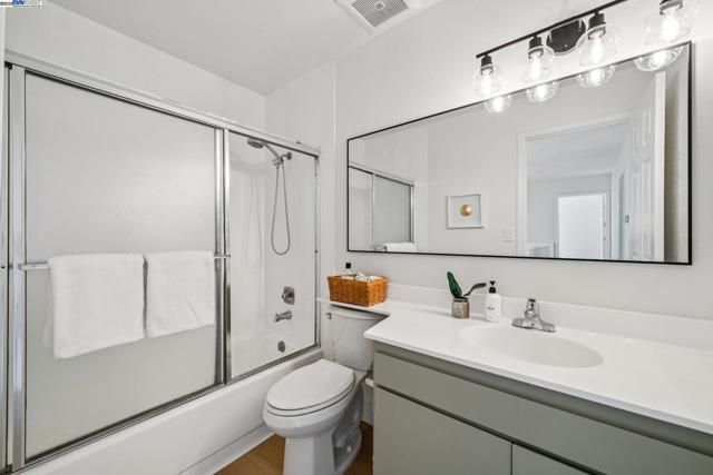 101 Carob Ln, Alameda CA: https://media.crmls.org/mediaz/973f614e-e633-482b-9b95-d8cc62ee321b.jpg