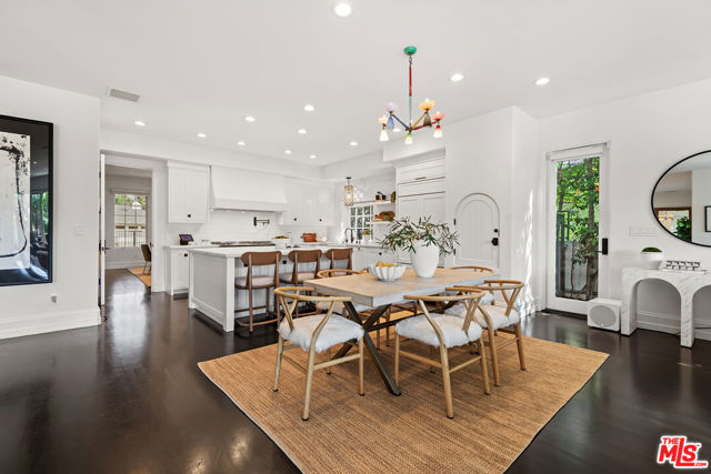 9928 Toluca Lake Avenue, Toluca Lake CA: https://media.crmls.org/mediaz/973fc053-3573-4723-ae94-a6b4fa85ff50.jpg