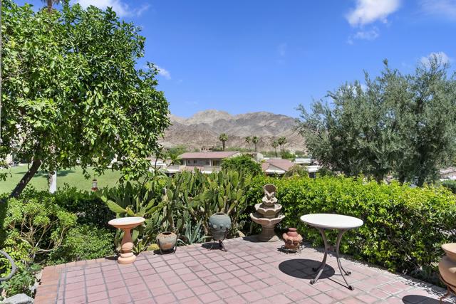 72416 Sommerset Drive, Palm Desert CA: https://media.crmls.org/mediaz/97408f1e-cbe2-4e43-9885-1d5f46439c37.jpg