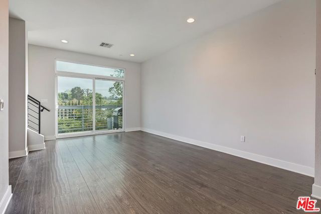 2753 Waverly Drive, Los Angeles CA: https://media.crmls.org/mediaz/9740e281-01fb-4bbf-a503-06d26d43fb29.jpg