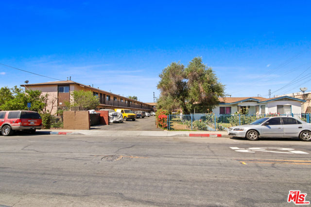 5503 Maywood Avenue, Maywood CA: https://media.crmls.org/mediaz/97410cd9-f1be-497d-a67f-957784dce43a.jpg