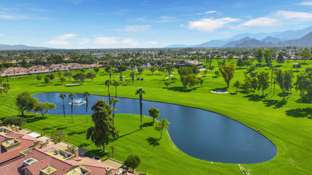 77576 Woodhaven Dr. N Drive, Palm Desert CA: https://media.crmls.org/mediaz/97415f92-94f7-4620-945d-f7dc29a59e64.jpg