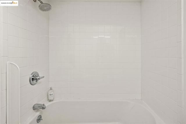 262 Byxbee St, San Francisco CA: https://media.crmls.org/mediaz/97421019-f8b5-4794-912e-766633ef0c3a.jpg