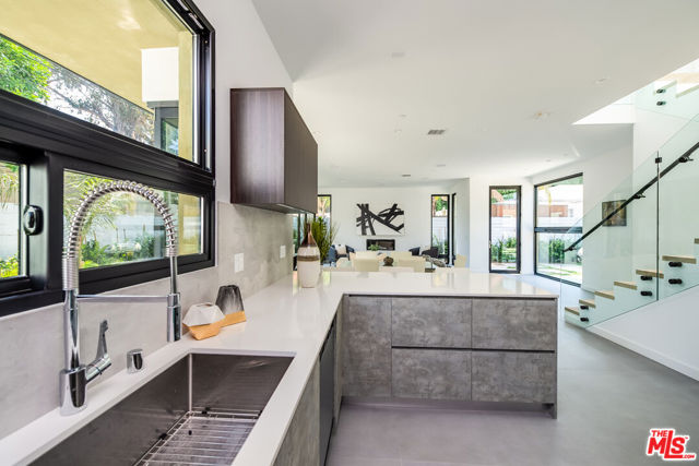 370 N San Vicente Boulevard, West Hollywood CA: https://media.crmls.org/mediaz/97422849-bb9f-4f78-bd90-384bde49f9bf.jpg
