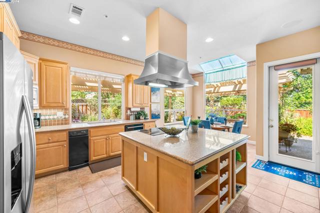 444 Cabonia Ct, Pleasanton CA: https://media.crmls.org/mediaz/97425d26-053d-45f1-ad7c-691580b2d413.jpg