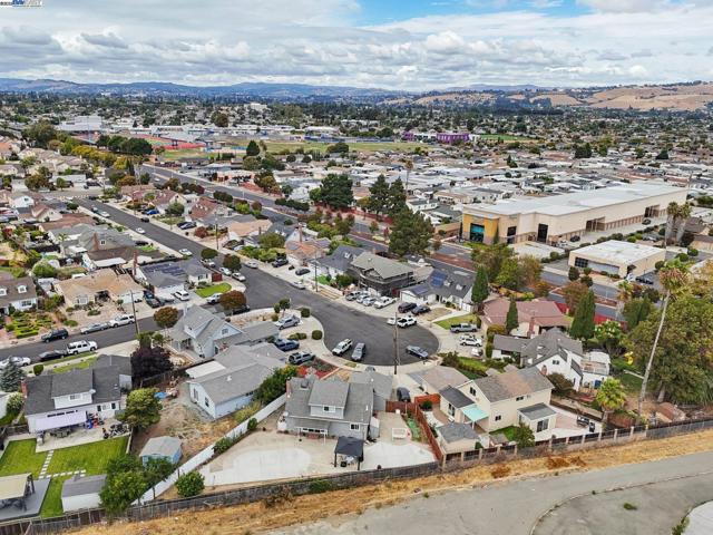 28399 Cubberley Ct, Hayward CA: https://media.crmls.org/mediaz/9742c9df-eced-4df6-97dc-085663053253.jpg