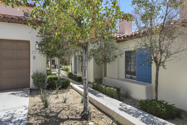 77692 Tradition Drive, La Quinta CA: https://media.crmls.org/mediaz/9743772b-9465-465f-b65a-74d960954f1e.jpg