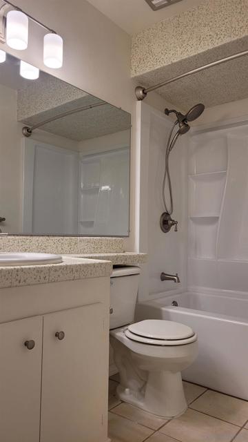 863 Del Mar Downs Rd, Solana Beach CA: https://media.crmls.org/mediaz/97446c90-e236-49bf-8950-5c2e6cd7eb28.jpg