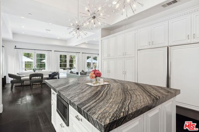 1600 Clear View Drive,  CA: https://media.crmls.org/mediaz/9744c4c7-721b-4d8a-ba15-6d0f0e315784.jpg