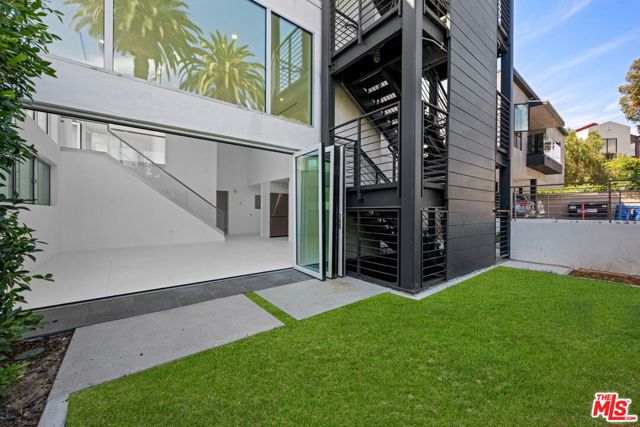 621 N Kings Road, West Hollywood CA: https://media.crmls.org/mediaz/9744d2f7-f6d8-418f-a6ac-e9a17d6ac6ca.jpg