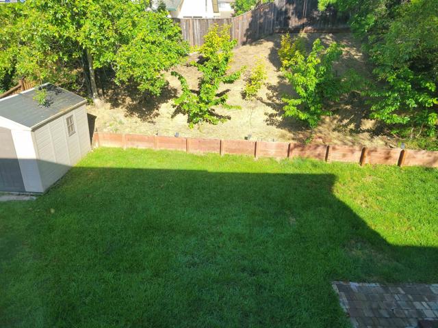 17089 Columbia Dr, Castro Valley CA: https://media.crmls.org/mediaz/9744fbfa-ba78-4c9f-9c98-1a63bbc8e735.jpg