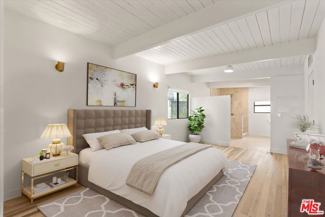 4950 Marmol Drive, Woodland Hills CA: https://media.crmls.org/mediaz/9745f897-8f57-4e77-a08a-27af42e15383.jpg