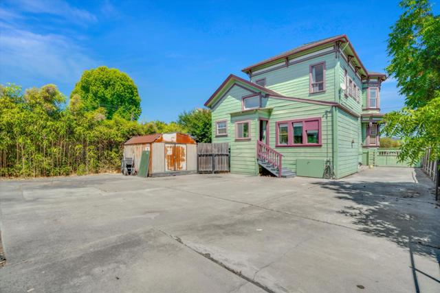 2310 Pacific Avenue, Alameda CA: https://media.crmls.org/mediaz/97460924-3e60-489a-beb0-3a9038fc1002.jpg