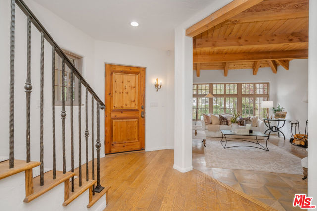 2917 N Poinsettia Avenue, Manhattan Beach CA: https://media.crmls.org/mediaz/97465746-7b36-4681-a738-425ae051bd73.jpg