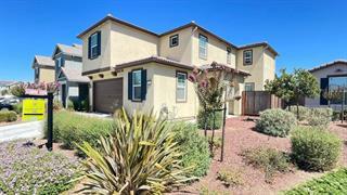 755 Alicante Drive, Hollister CA: https://media.crmls.org/mediaz/97469741-56eb-4f88-ad56-858fb65ce09d.jpg