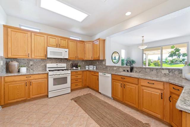 1817 Barn Valley Lane, Lincoln CA: https://media.crmls.org/mediaz/9746ffd3-2cbe-4f4d-a09e-032b3573c799.jpg
