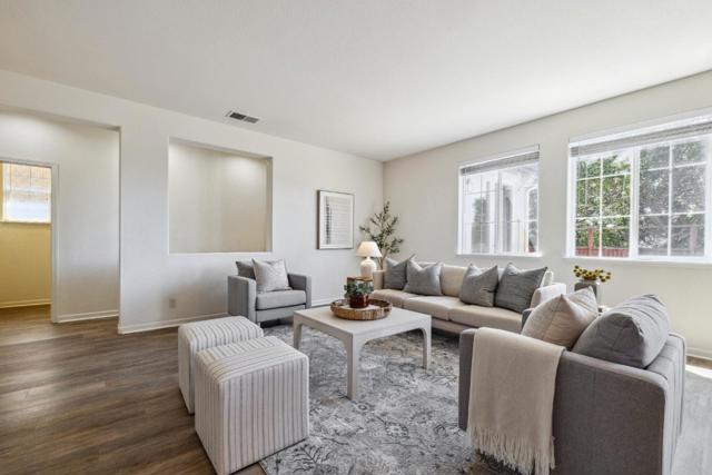 4276 Bay Crest Circle, Seaside CA: https://media.crmls.org/mediaz/974711c2-7088-451d-836a-202f23584f16.jpg