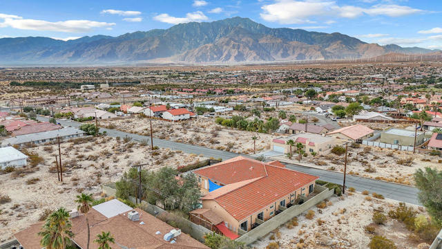 12622 Miracle Hill Road, Desert Hot Springs CA: https://media.crmls.org/mediaz/9747549c-45b0-4ae0-a897-0585b4bdb8ab.jpg