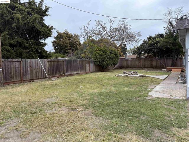 257 Smalley Ave, Hayward CA: https://media.crmls.org/mediaz/9747cbe1-b0dd-494b-ab6f-eb96bb4f7e2d.jpg