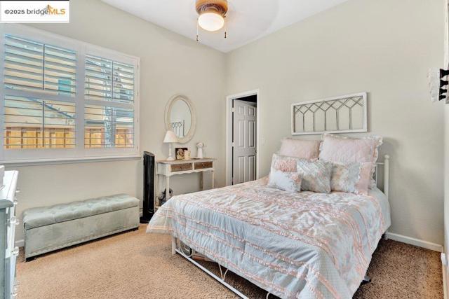2981 Atherton Pl, Brentwood CA: https://media.crmls.org/mediaz/9747cce9-ca25-4ab8-8b6a-a36332e56045.jpg