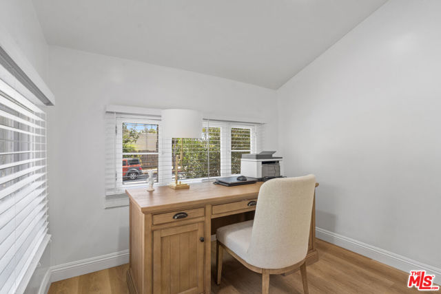1848 19th Street, Santa Monica CA: https://media.crmls.org/mediaz/9747cddc-80ac-46c5-99c9-f5a658cd01ef.jpg