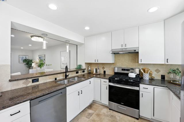 865 Carlisle Way, Sunnyvale CA: https://media.crmls.org/mediaz/97482c92-ae45-473d-aafa-f541f2992d90.jpg