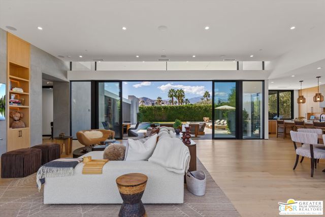 8 Desert Lark Circle, Rancho Mirage, CA 92270