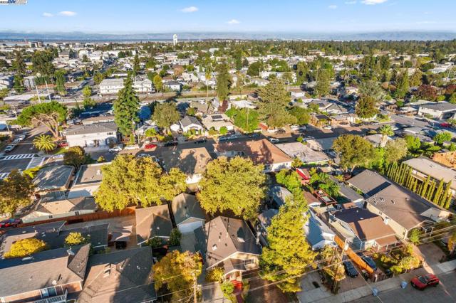 2825 Marlborough Avenue, Redwood City CA: https://media.crmls.org/mediaz/97497c2c-6e93-4c4c-b070-9ec9bdbaf4fc.jpg