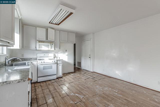 813 Grant St, Vallejo CA: https://media.crmls.org/mediaz/97499c57-76c9-42a2-82f1-7433a7d034b6.jpg