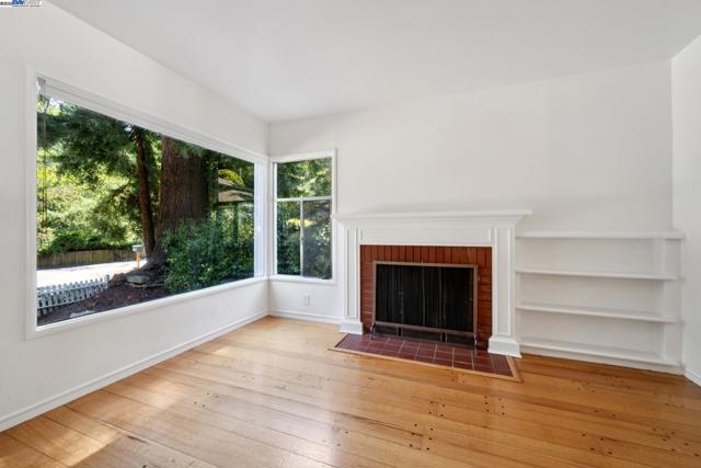 1658 Gouldin Rd, Oakland CA: https://media.crmls.org/mediaz/9749e983-0525-4efe-8c07-98106a5e3c22.jpg