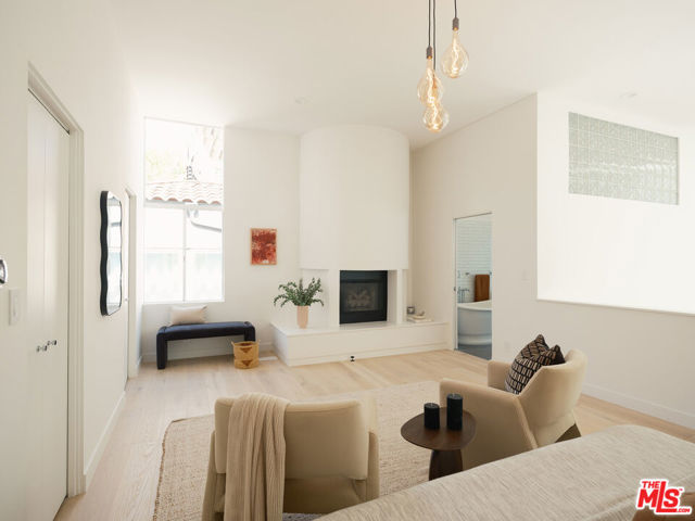 1624 Westerly Terrace, Los Angeles CA: https://media.crmls.org/mediaz/974a32d5-9c1c-4489-9021-cd2ae4b895e4.jpg