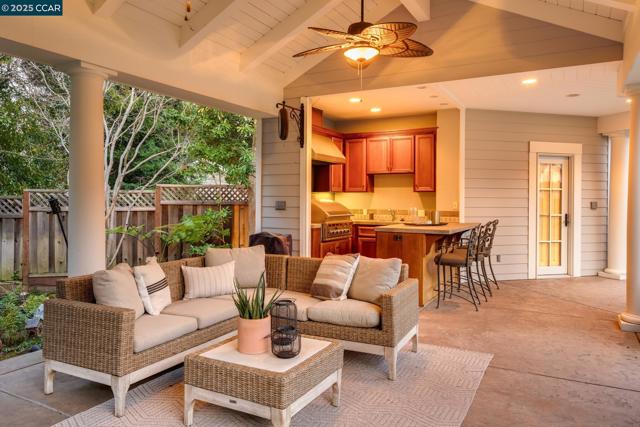 45 Lark Pl, Alamo CA: https://media.crmls.org/mediaz/974a80fa-ff22-4c38-991d-4aa9f78718ce.jpg