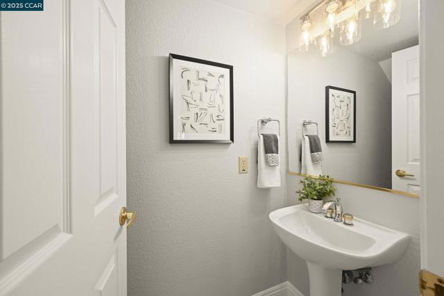 1116 Vista Pointe Cir, San Ramon CA: https://media.crmls.org/mediaz/974ac163-f5ed-4780-81d9-4ca35a608dcc.jpg