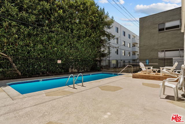 1885 Veteran Avenue, Los Angeles CA: https://media.crmls.org/mediaz/974b2d8f-9dcf-4997-a94a-a21db183ee34.jpg