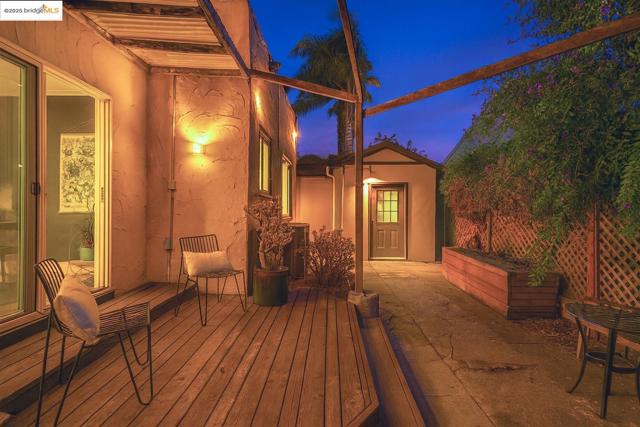 2201 Spaulding Ave, Berkeley CA: https://media.crmls.org/mediaz/974b7efc-9f57-4e28-9763-eab8852339bc.jpg