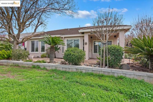 625 Pomona Dr, Brentwood CA: https://media.crmls.org/mediaz/974c32ea-69c3-4e82-b40b-77463251e714.jpg