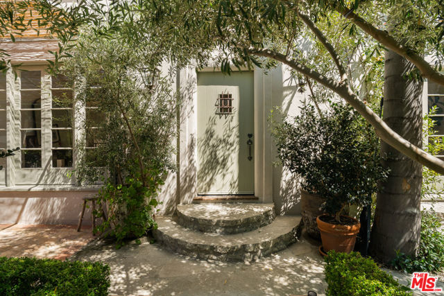 6026 Graciosa Drive, Los Angeles CA: https://media.crmls.org/mediaz/974c425d-3d21-416b-b87e-a08148a40d45.jpg
