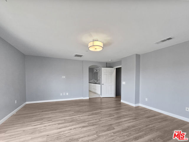 12101 Van Nuys Boulevard, 40 photo 5