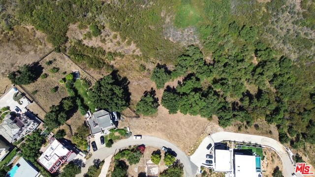 26351 Ingleside Way, Malibu CA: https://media.crmls.org/mediaz/974d74b0-5b82-4fa6-951f-861b0bbd5fdd.jpg