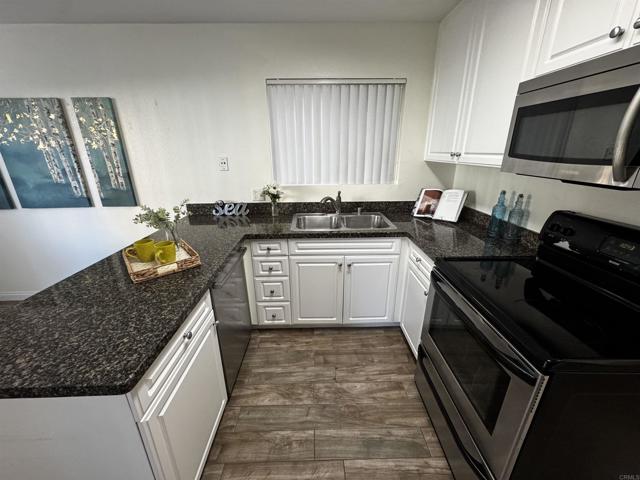 Detail Gallery Image 11 of 29 For 17159 W Bernardo Dr #103,  San Diego,  CA 92127 - 2 Beds | 2 Baths