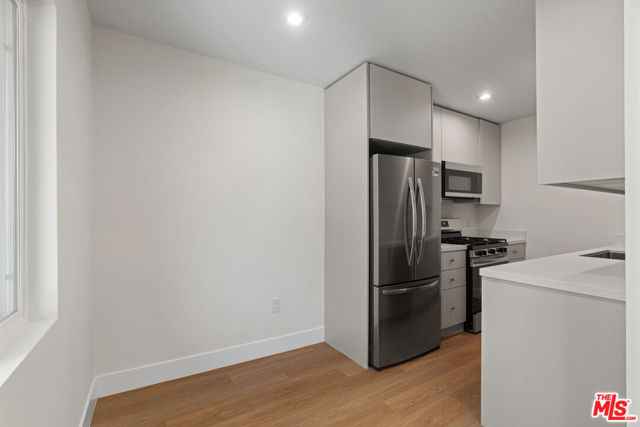 420 S Sepulveda Boulevard, Los Angeles CA: https://media.crmls.org/mediaz/974e2edd-b270-4744-8f90-31a7789bc949.jpg