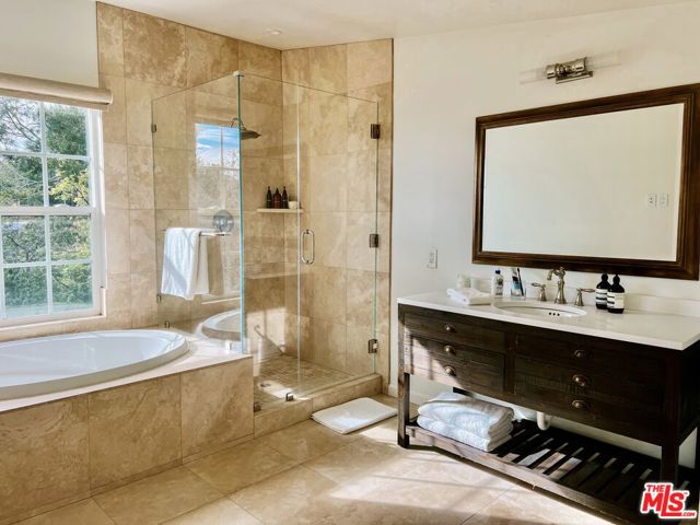 27500 Pacific Coast Highway, Malibu CA: https://media.crmls.org/mediaz/974ec6ee-d35b-492e-8c7a-3847cbeefa5e.jpg