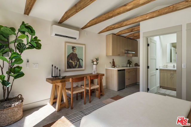 1644 Golden Gate Avenue, Los Angeles CA: https://media.crmls.org/mediaz/974f4313-96ac-422a-8c6d-c260faabb111.jpg