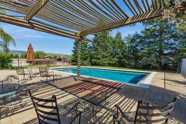10495 Garcia Lane, Gilroy CA: https://media.crmls.org/mediaz/974f64d6-ac94-4c81-889c-5a63e660e713.jpg