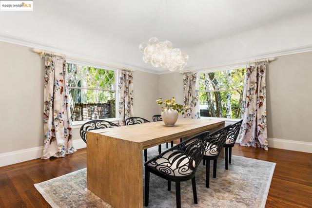 765 University Ave, Palo Alto CA: https://media.crmls.org/mediaz/974f7d39-c619-4d63-b20f-254c8ac917b1.jpg